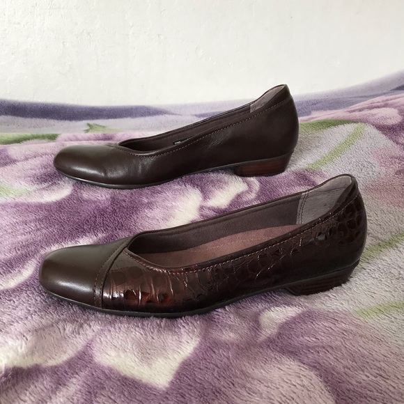 Clarks Women’s Caswell Eternity Leather Pump - Picture 4 of 12